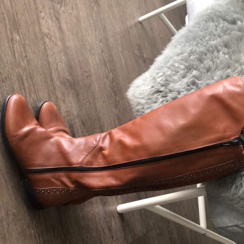 Good leather boots  very good condition size 6